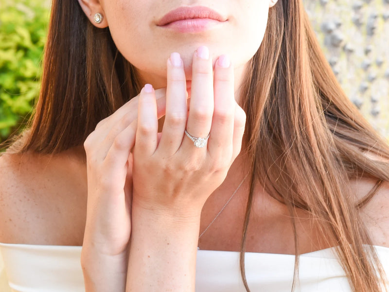 Round Shape Ring in Gold with Diamonds
