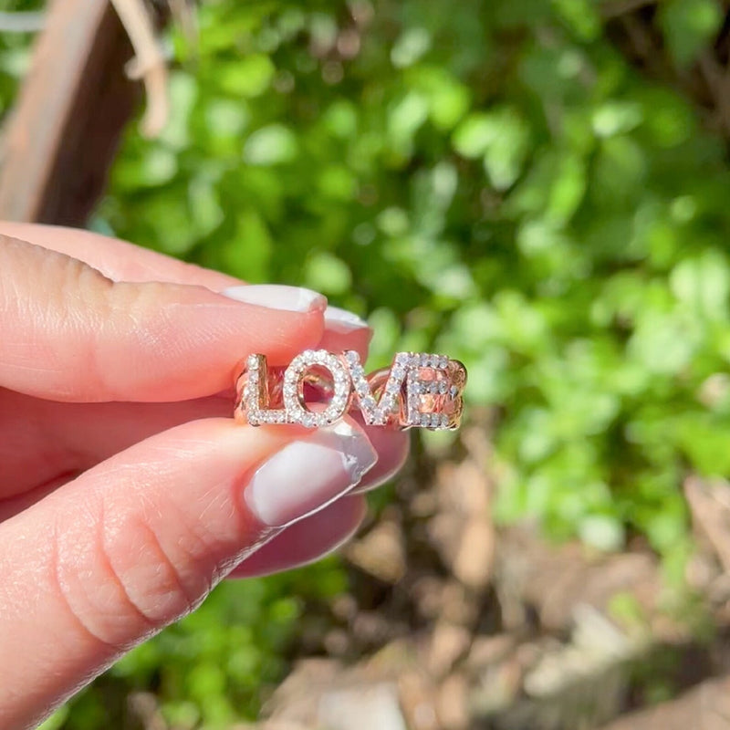 Love Ring in gold with diamonds