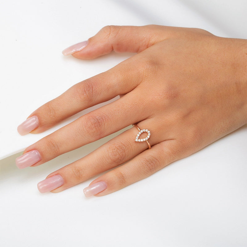 Pear Shape vintage style Ring in Gold with Diamonds