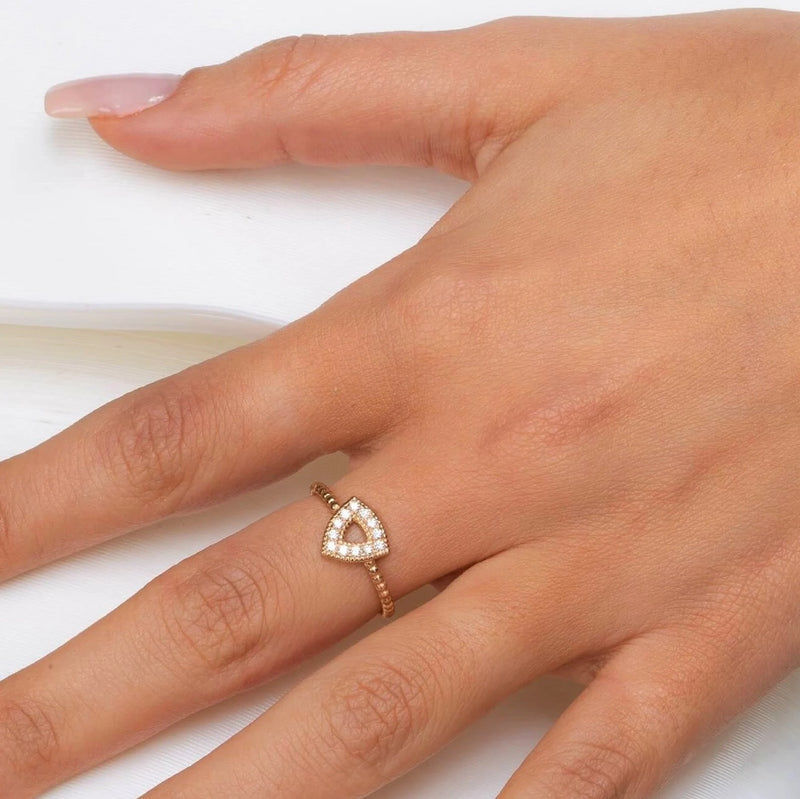 Vintage Design Ring in Gold with Diamonds
