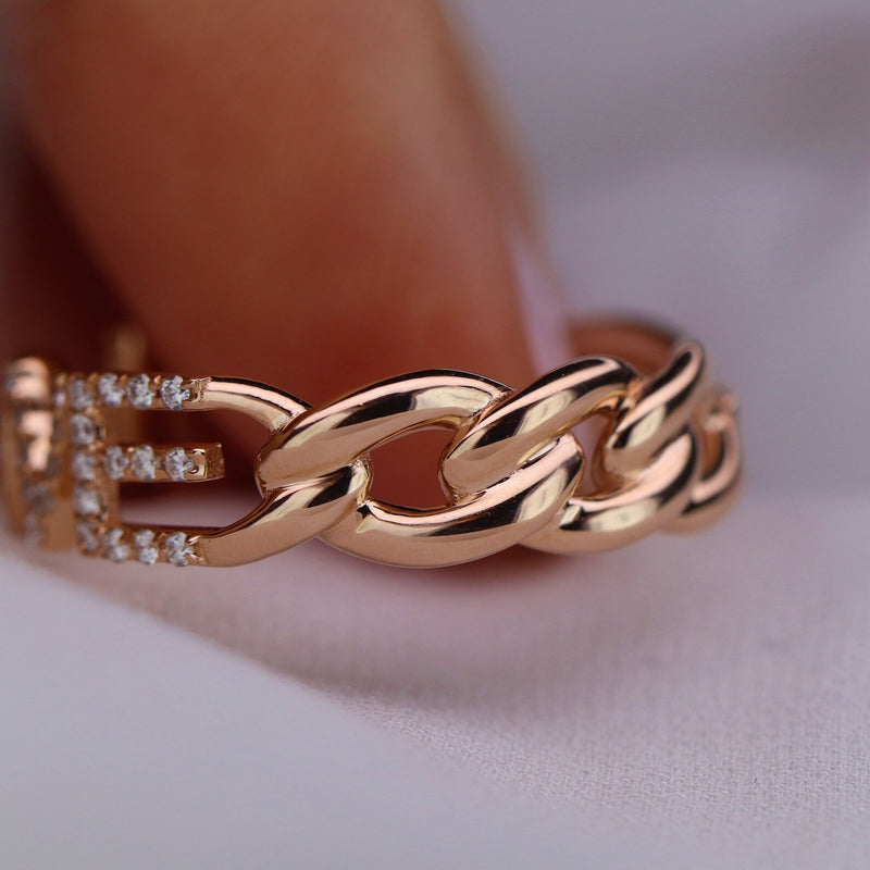 Love Ring in gold with diamonds