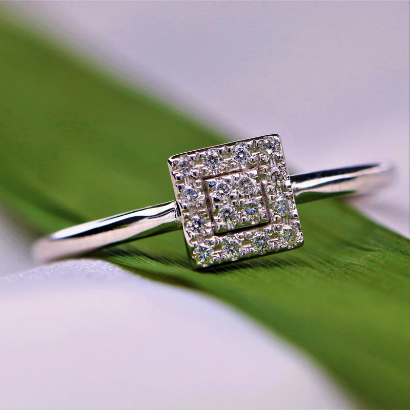 Square Shape Ring in Gold with Diamonds