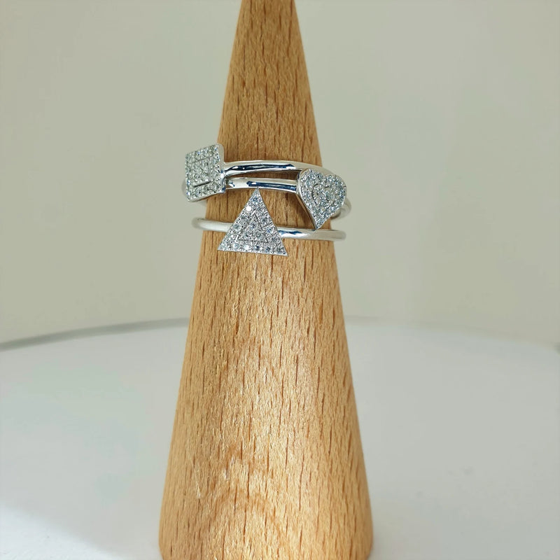 Triangular Shape Ring in Gold with Diamonds