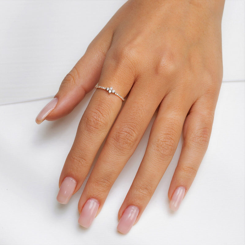 Star Shape Ring in Gold with Diamonds
