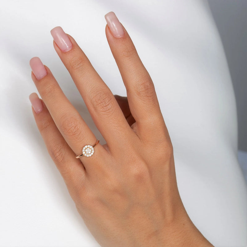 Round Shape Ring in Gold with Diamonds