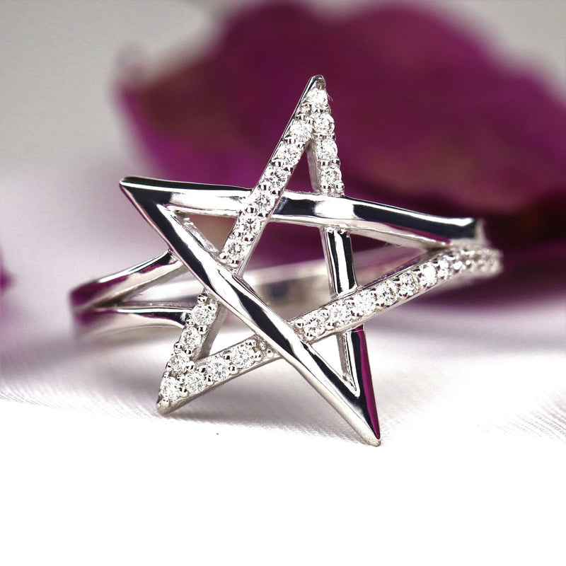 Star Ring in Gold with Diamonds