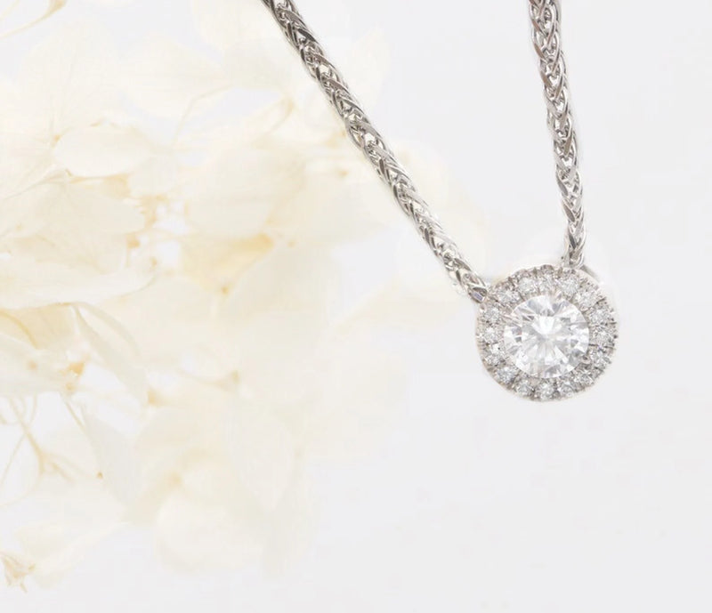 Halo Necklace in Gold with Diamonds