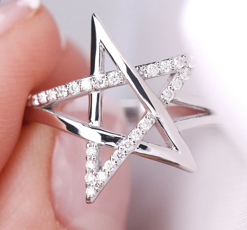 Star Ring in Gold with Diamonds