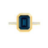 Emerald Cut Ring in gold with diamonds