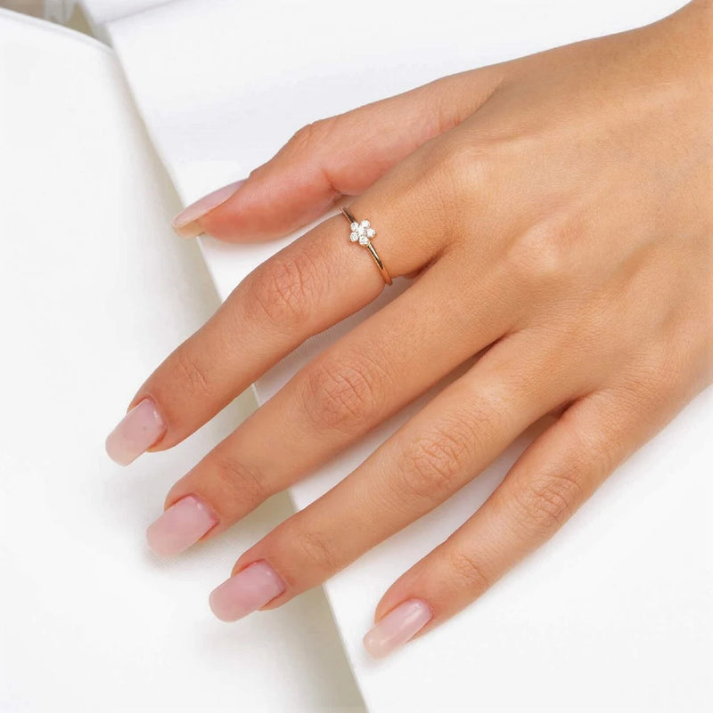 Minimalist Flower Shape Ring in Gold with Diamonds