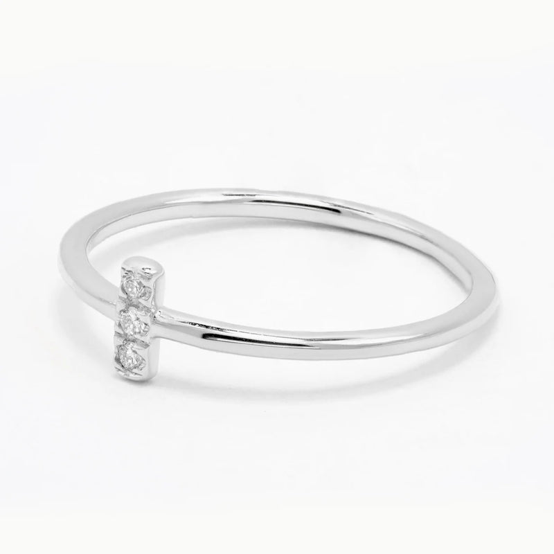 Minimal Three Stone Ring in Gold with Diamonds