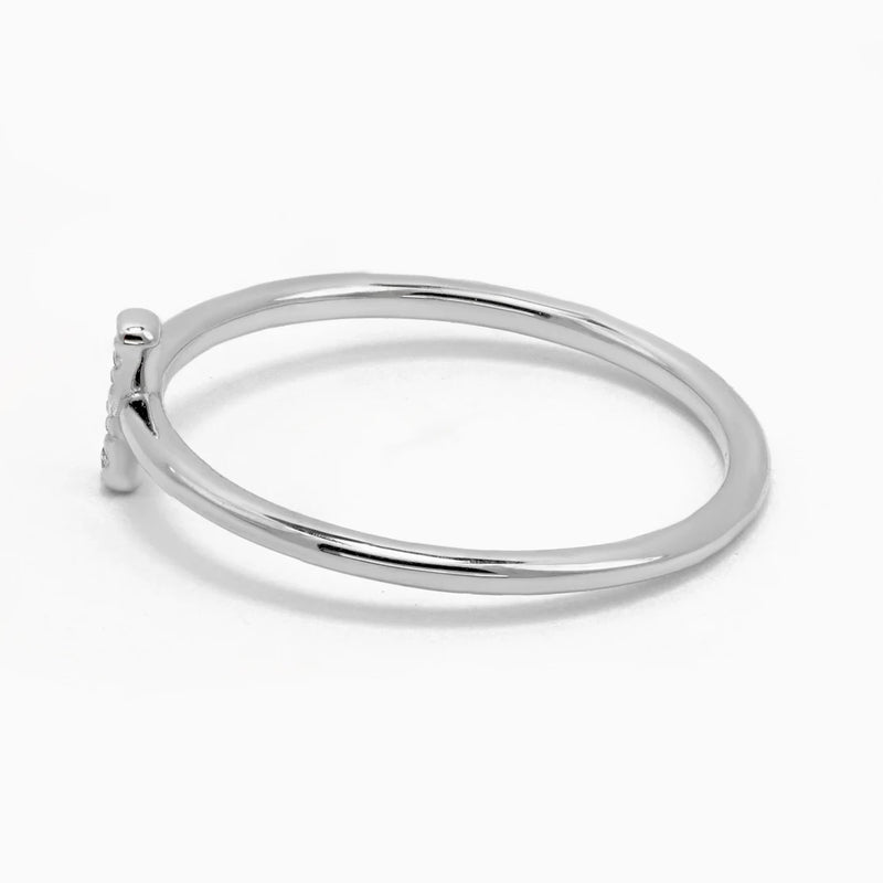 Minimal Three Stone Ring in Gold with Diamonds