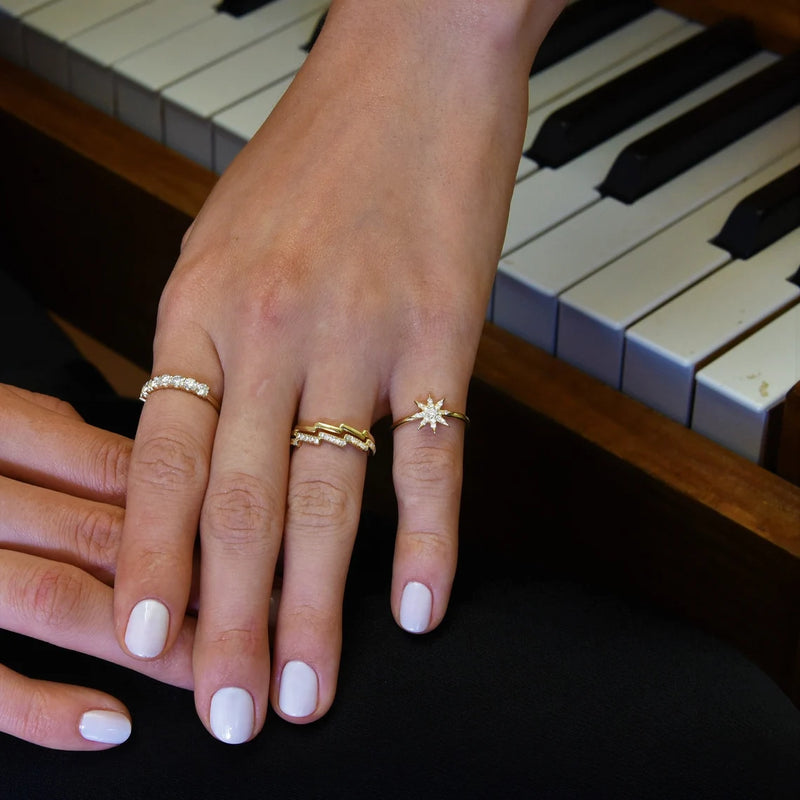 Star Shape Ring in Gold with Diamonds