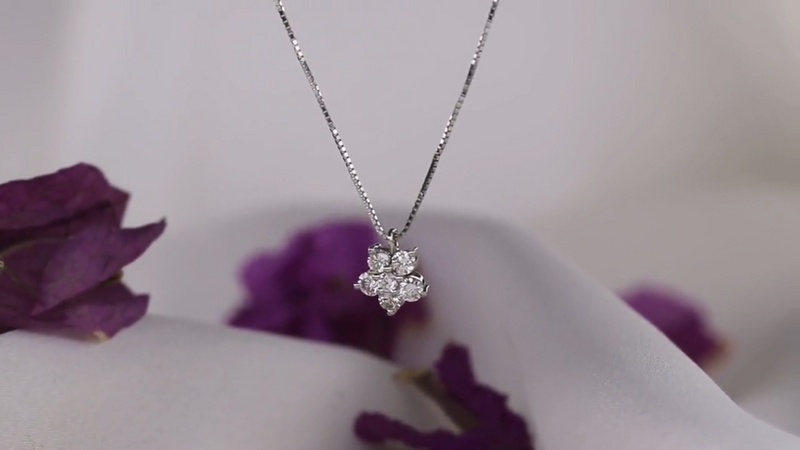 Flower Round Shape Necklace in Gold with Diamonds